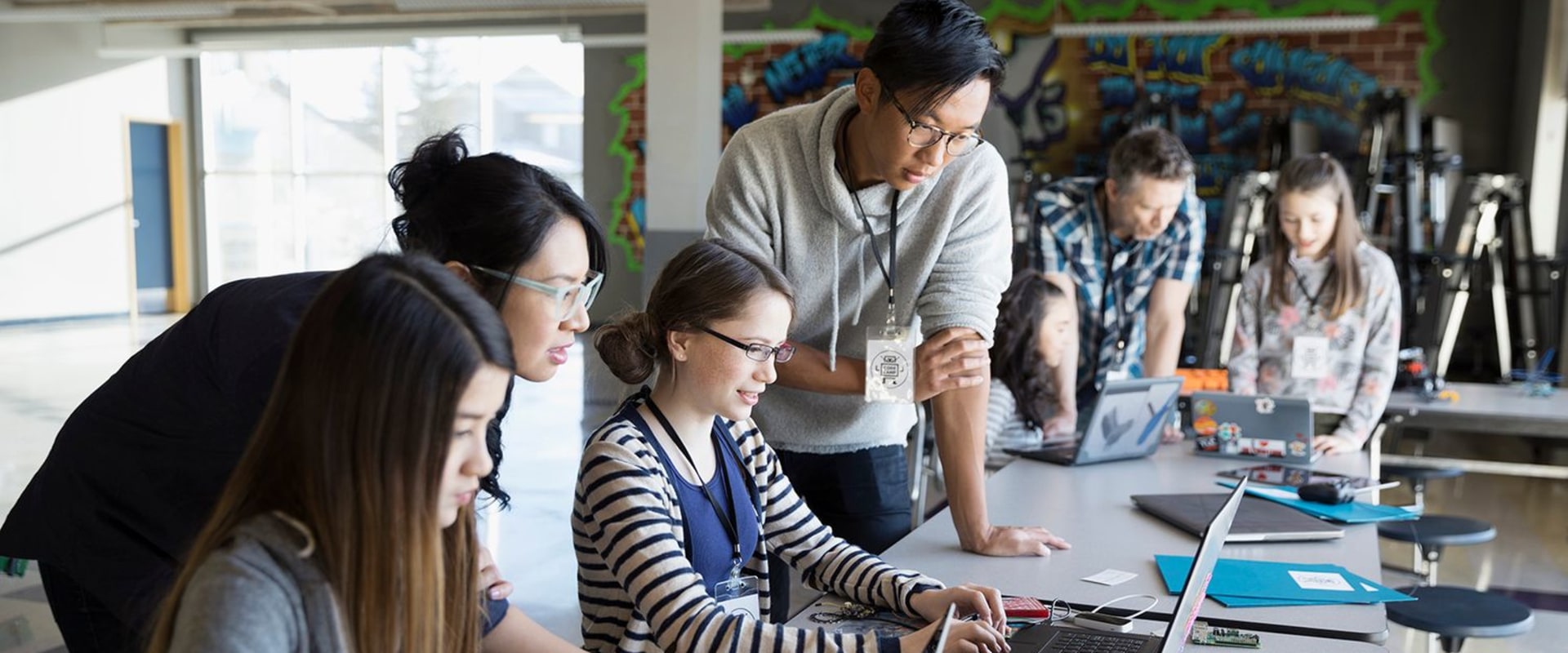 Exploring Digital Tools for Teaching History